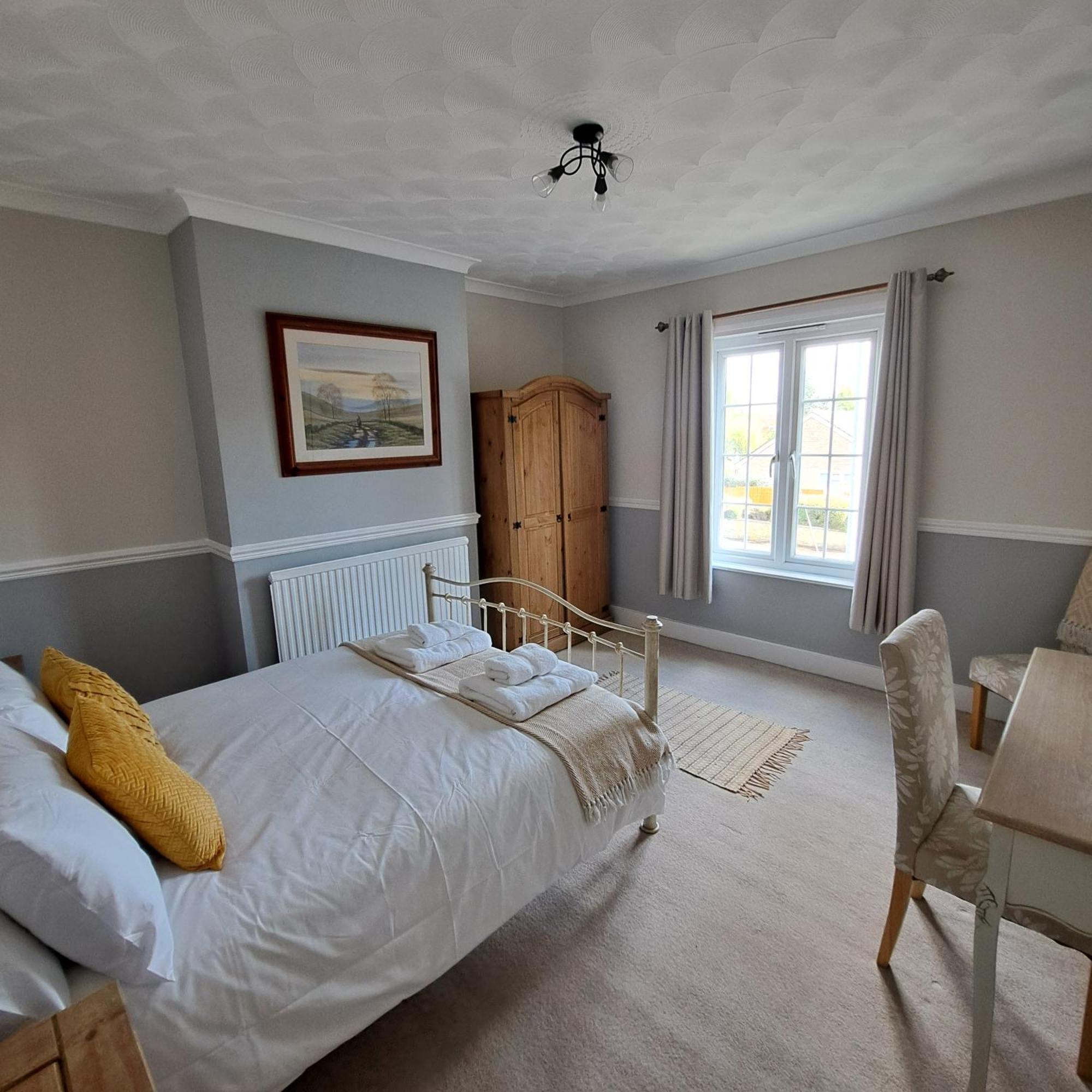 Generous 3 Bed In The Heart Of The Village Хънтингдън Екстериор снимка