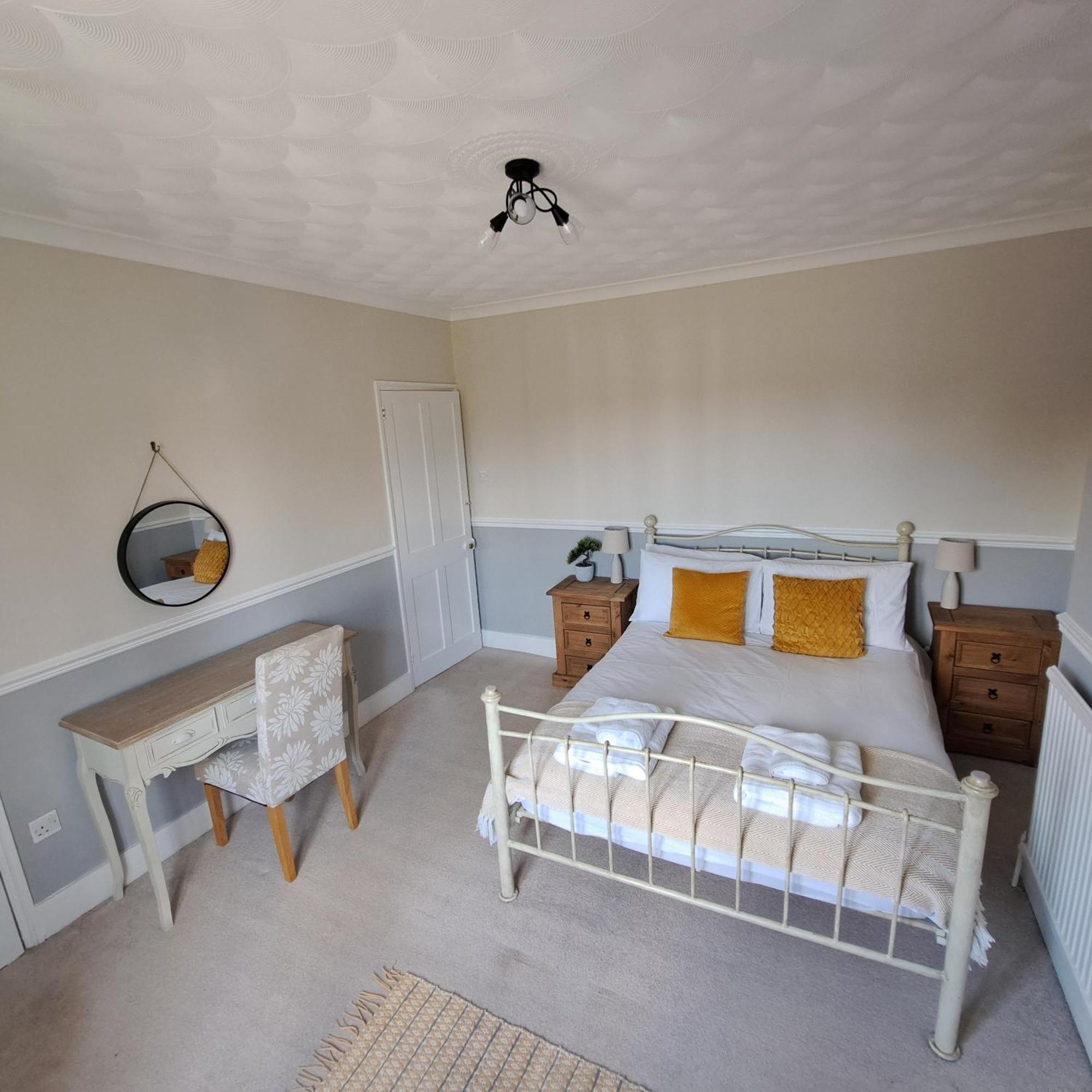 Generous 3 Bed In The Heart Of The Village Хънтингдън Екстериор снимка