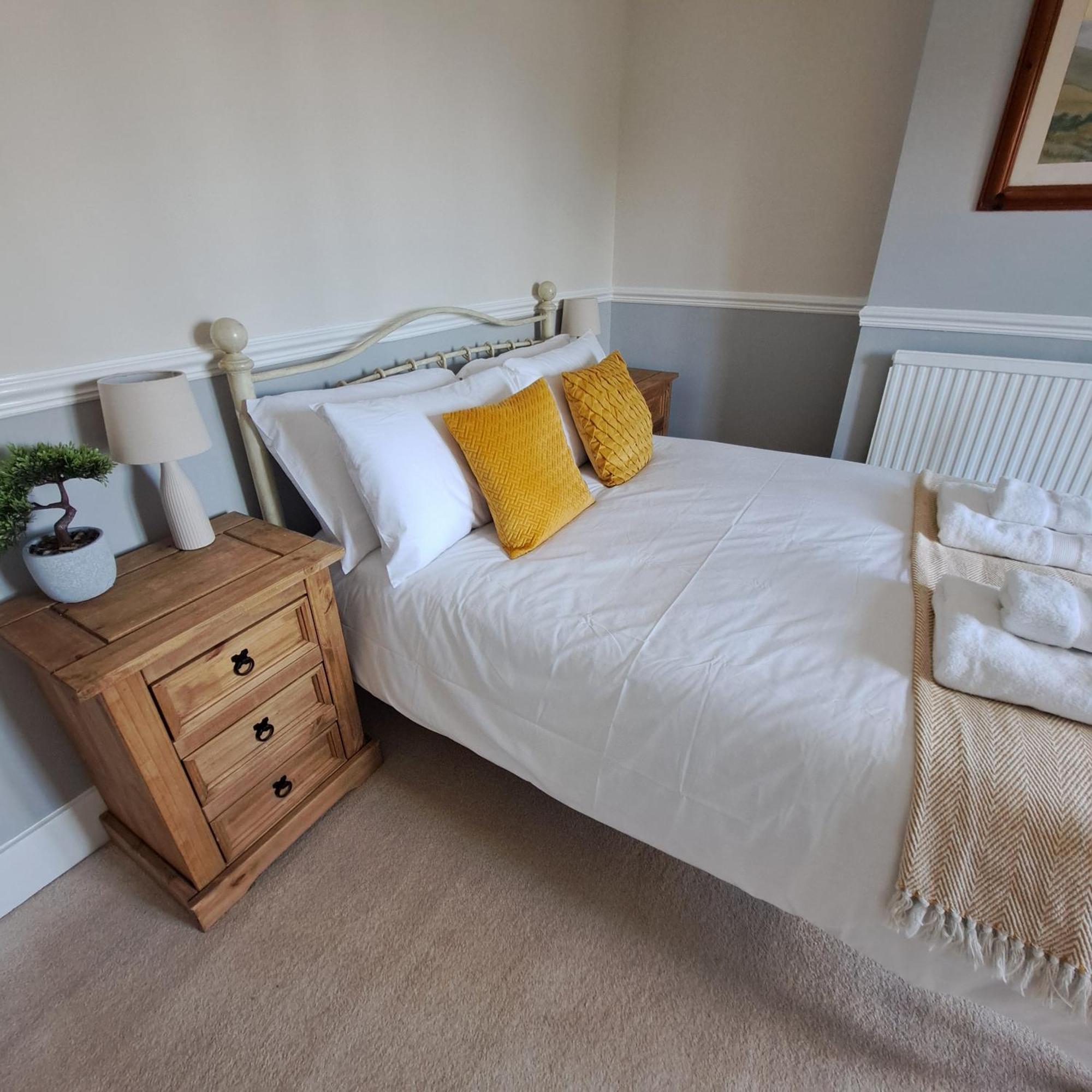 Generous 3 Bed In The Heart Of The Village Хънтингдън Екстериор снимка