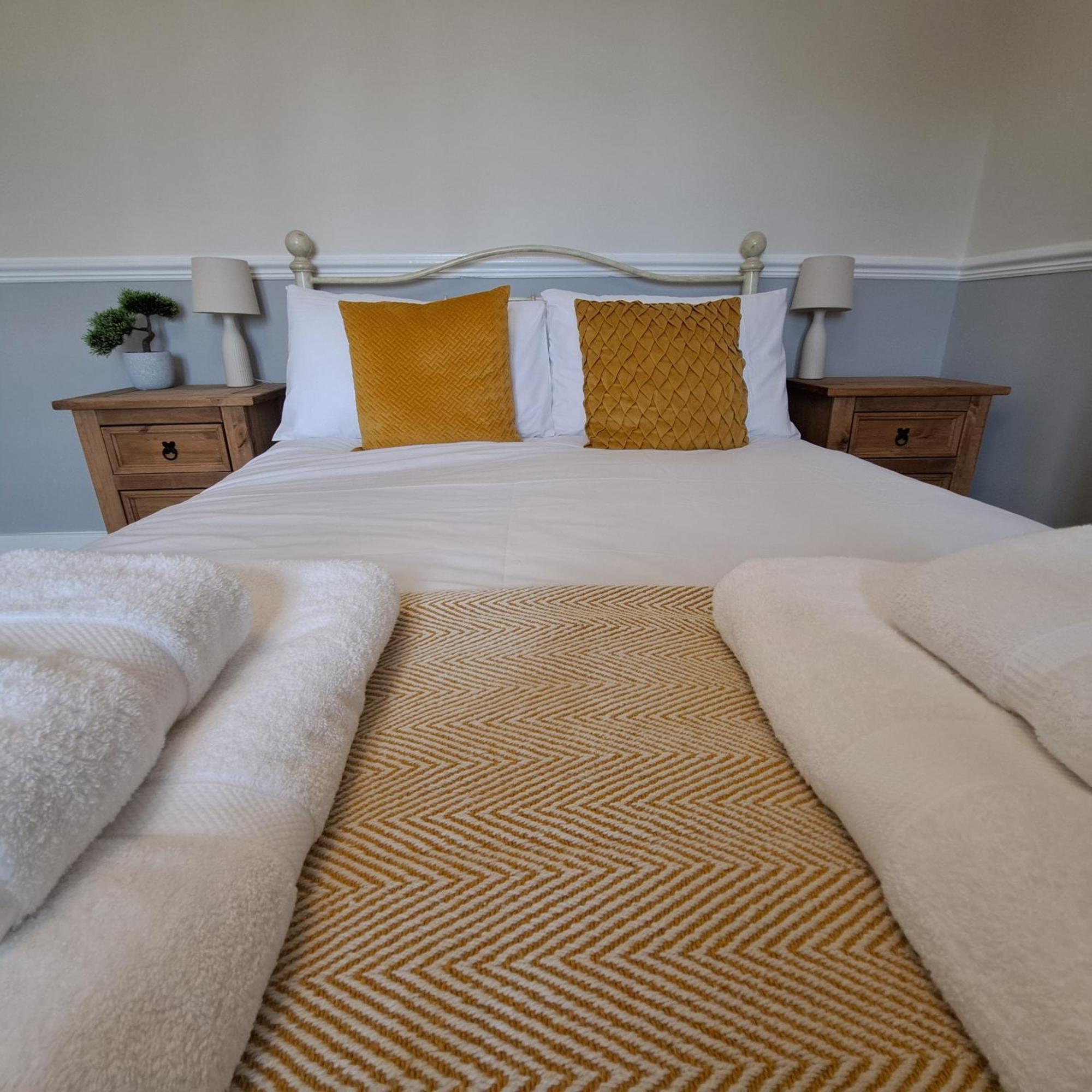 Generous 3 Bed In The Heart Of The Village Хънтингдън Екстериор снимка