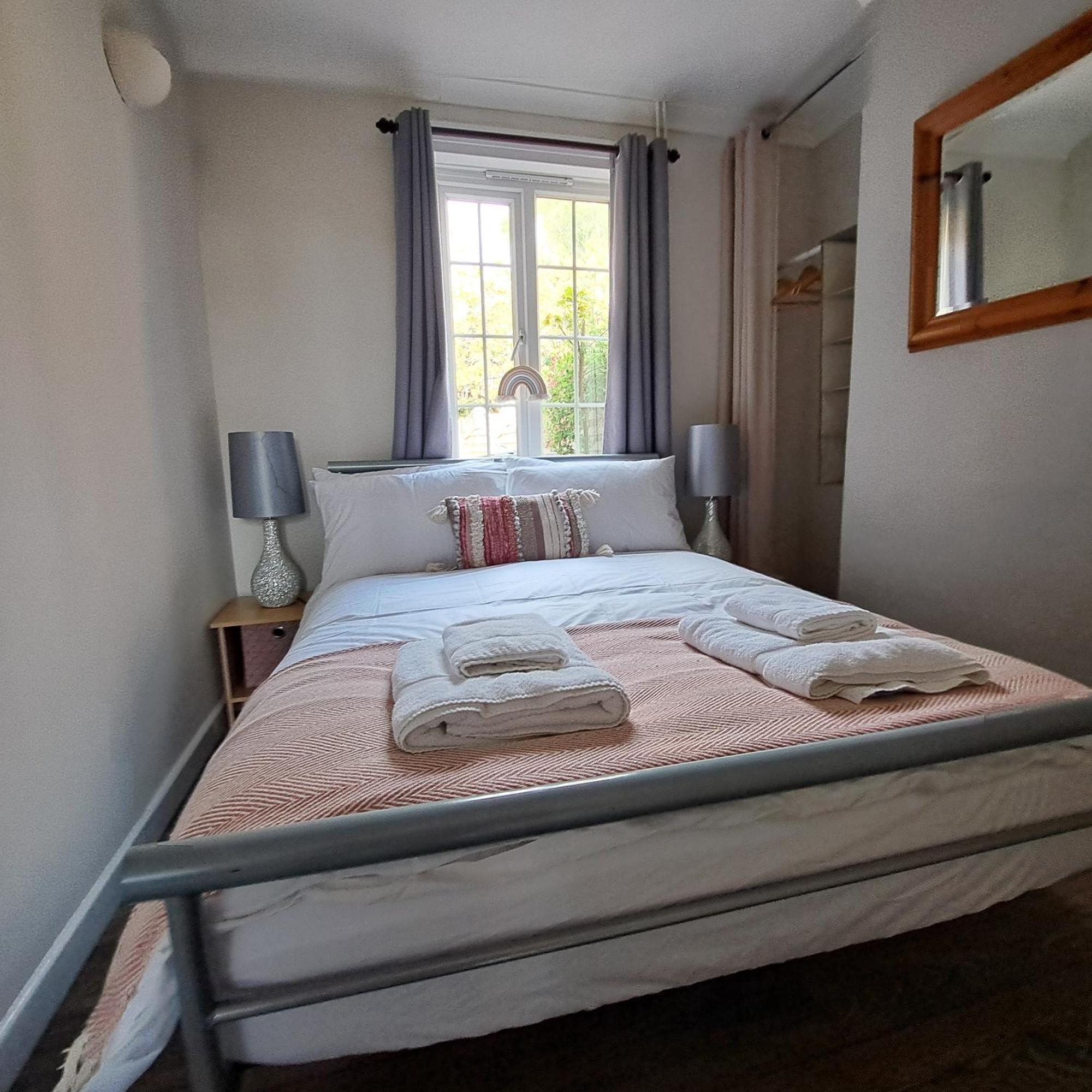 Generous 3 Bed In The Heart Of The Village Хънтингдън Екстериор снимка