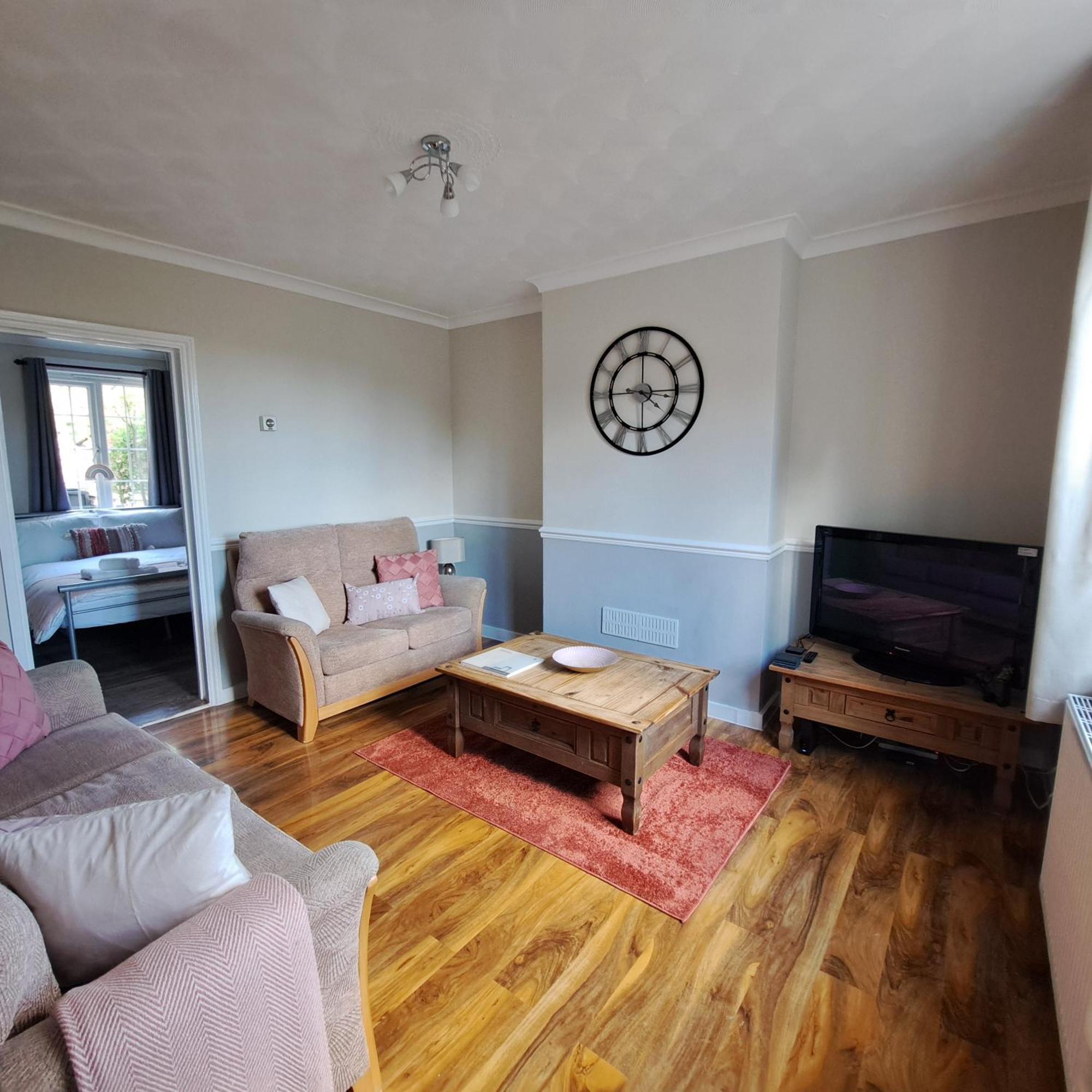 Generous 3 Bed In The Heart Of The Village Хънтингдън Екстериор снимка